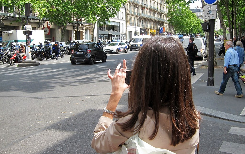 Yellow vests and police in Paris