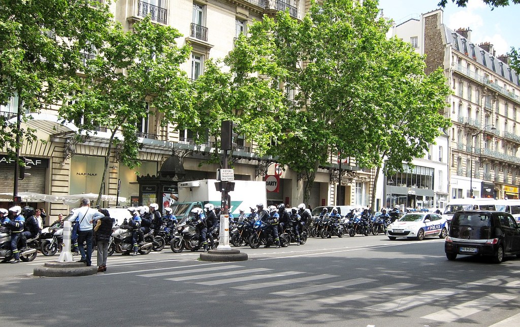 Police and Yellow vests in Paris
